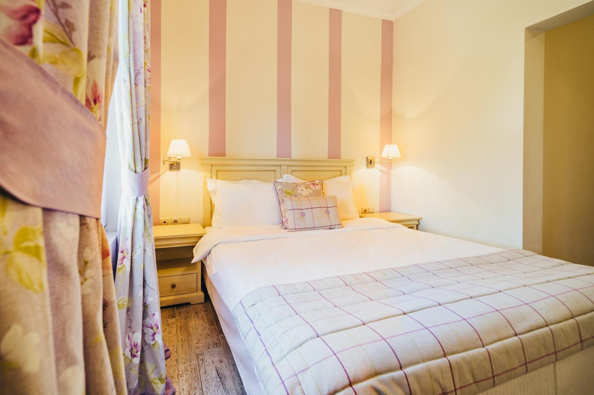 To Spiti Tis Sofias Hotel Kastoria Eksteriør billede