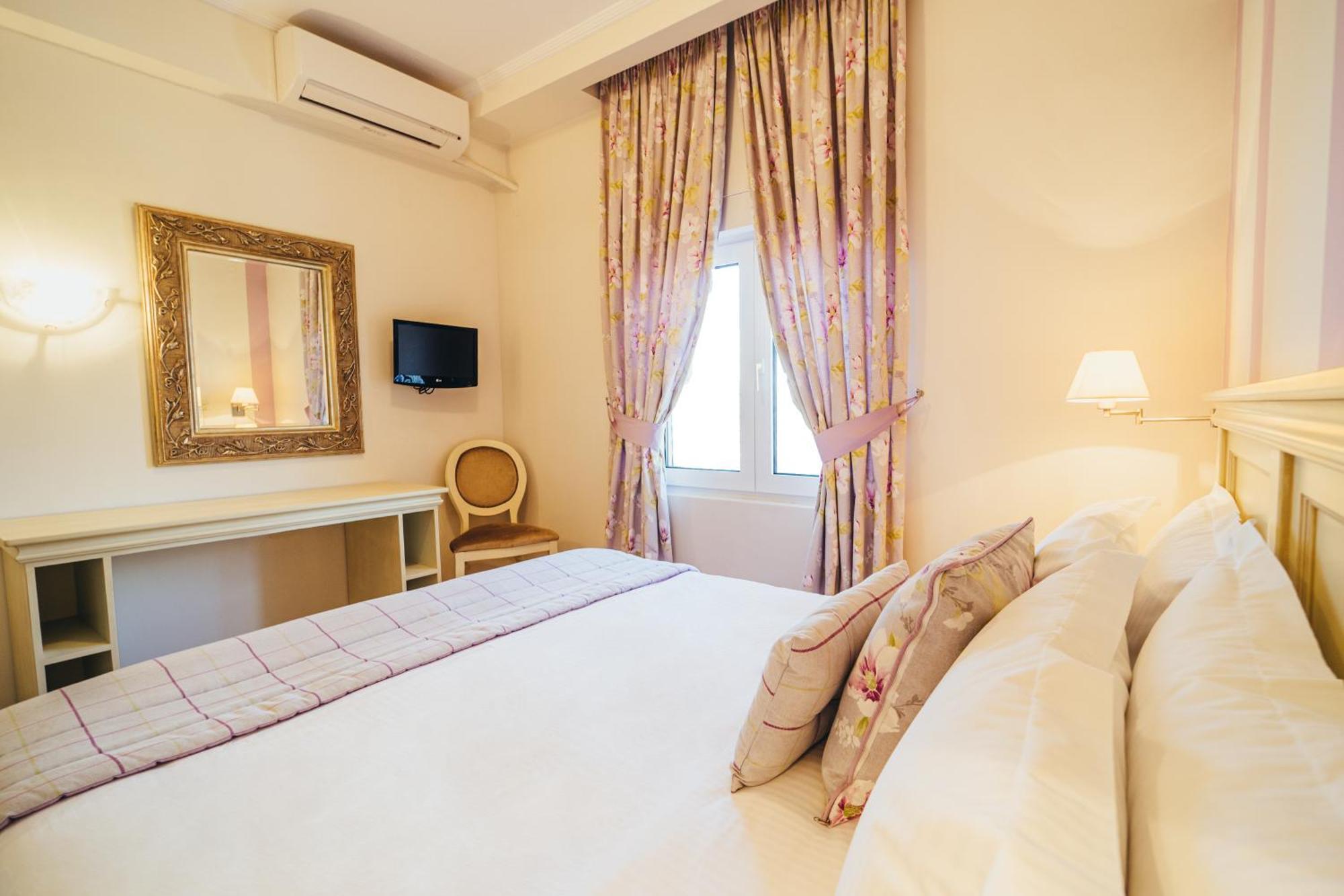 To Spiti Tis Sofias Hotel Kastoria Eksteriør billede