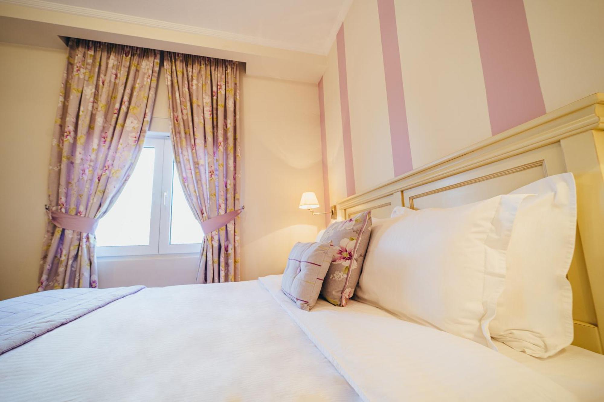 To Spiti Tis Sofias Hotel Kastoria Eksteriør billede
